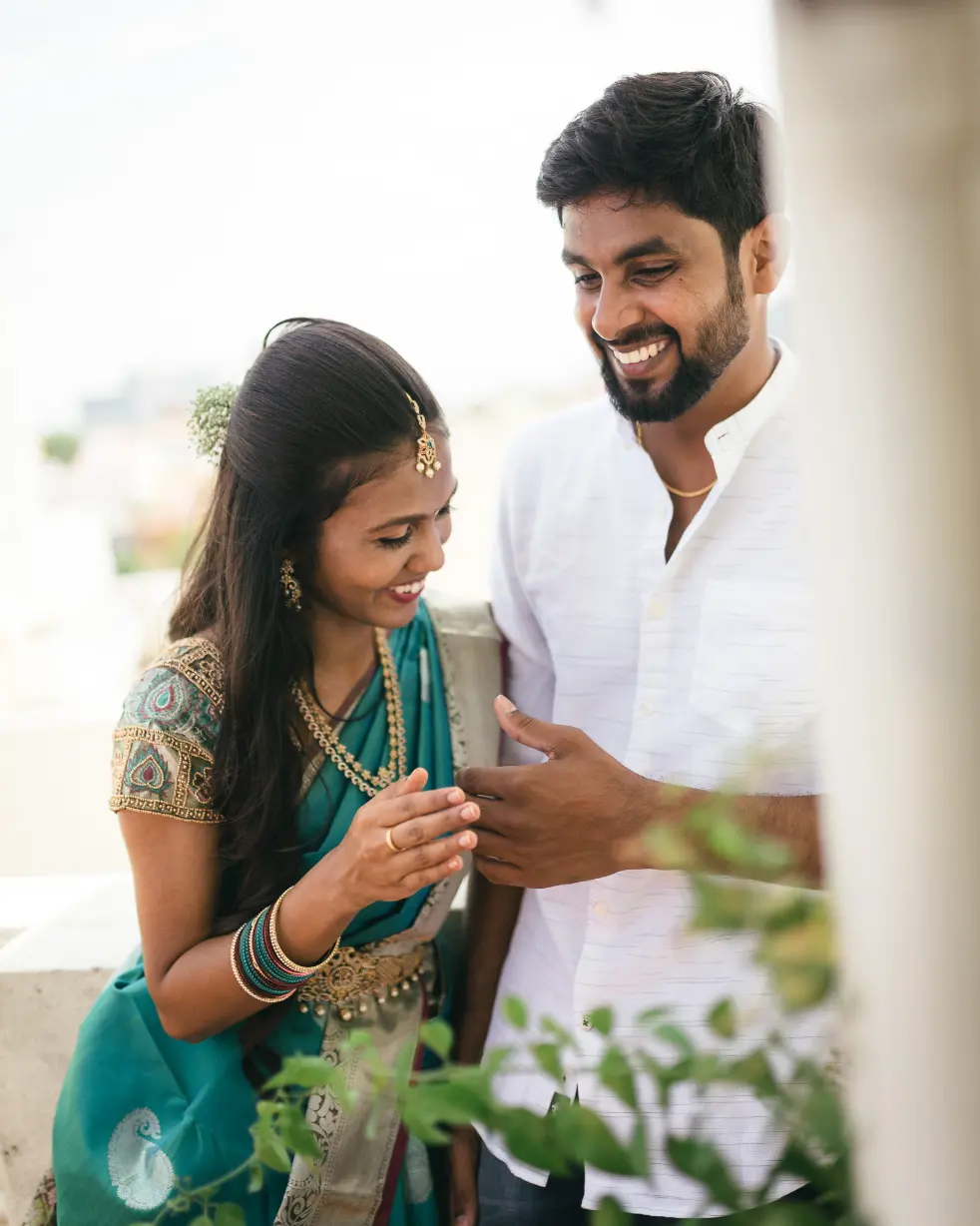 How to look natural in wedding photos — tips from a candid photographer