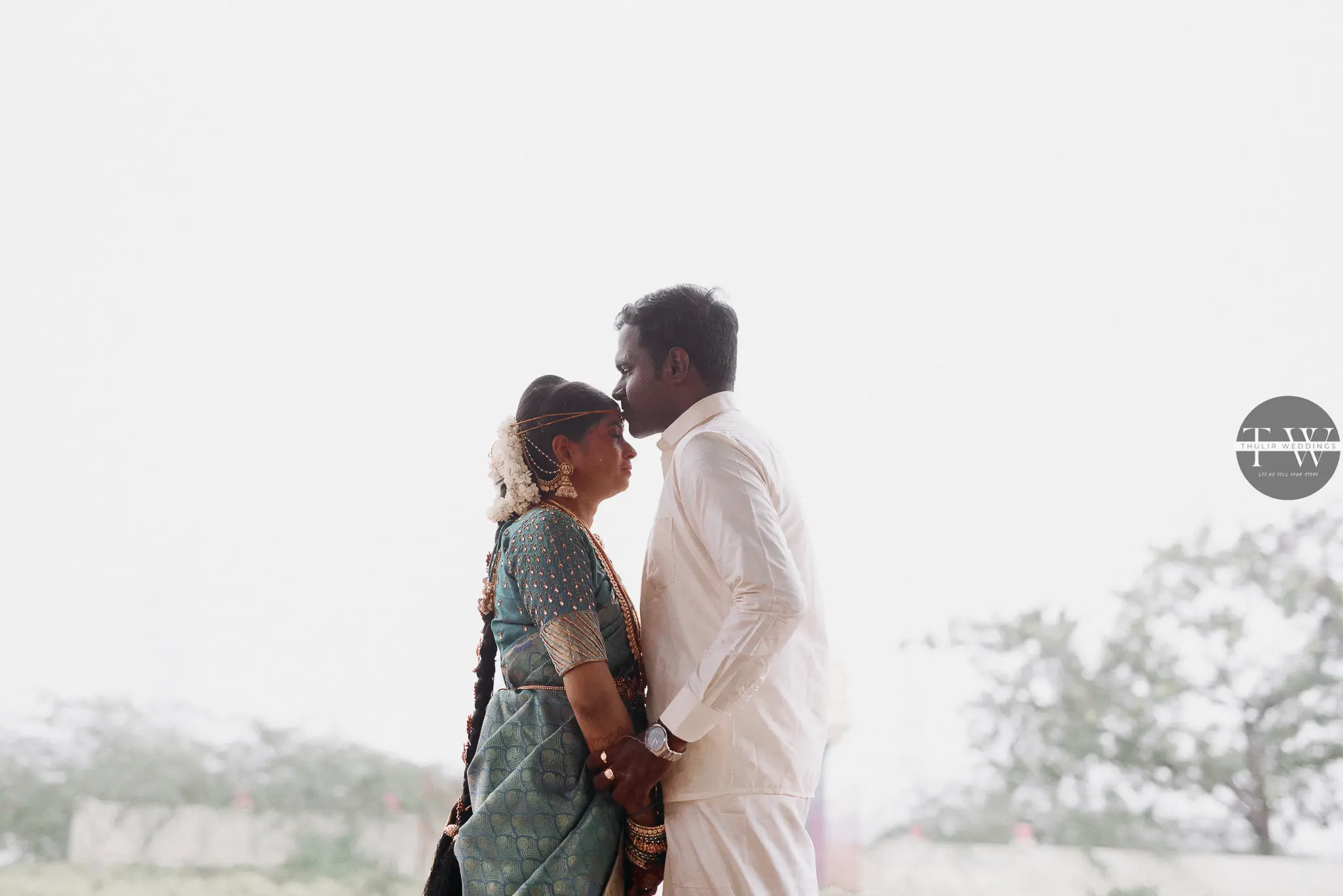 Tamil Wedding — Couple Embrace — Thulir Weddings Chennai